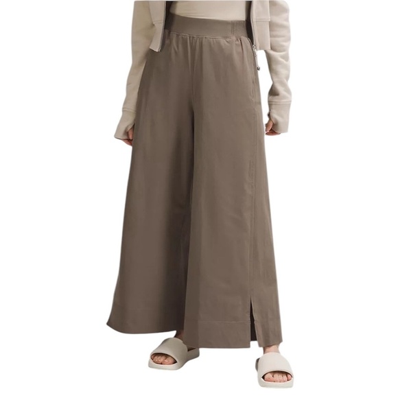 LULULEMON Stretch Woven Wide Leg High Rise Crop Pant in nomad - Picture 4 of 12